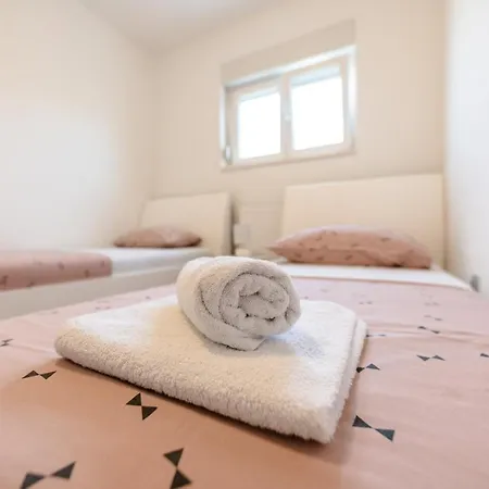 M Apartman *